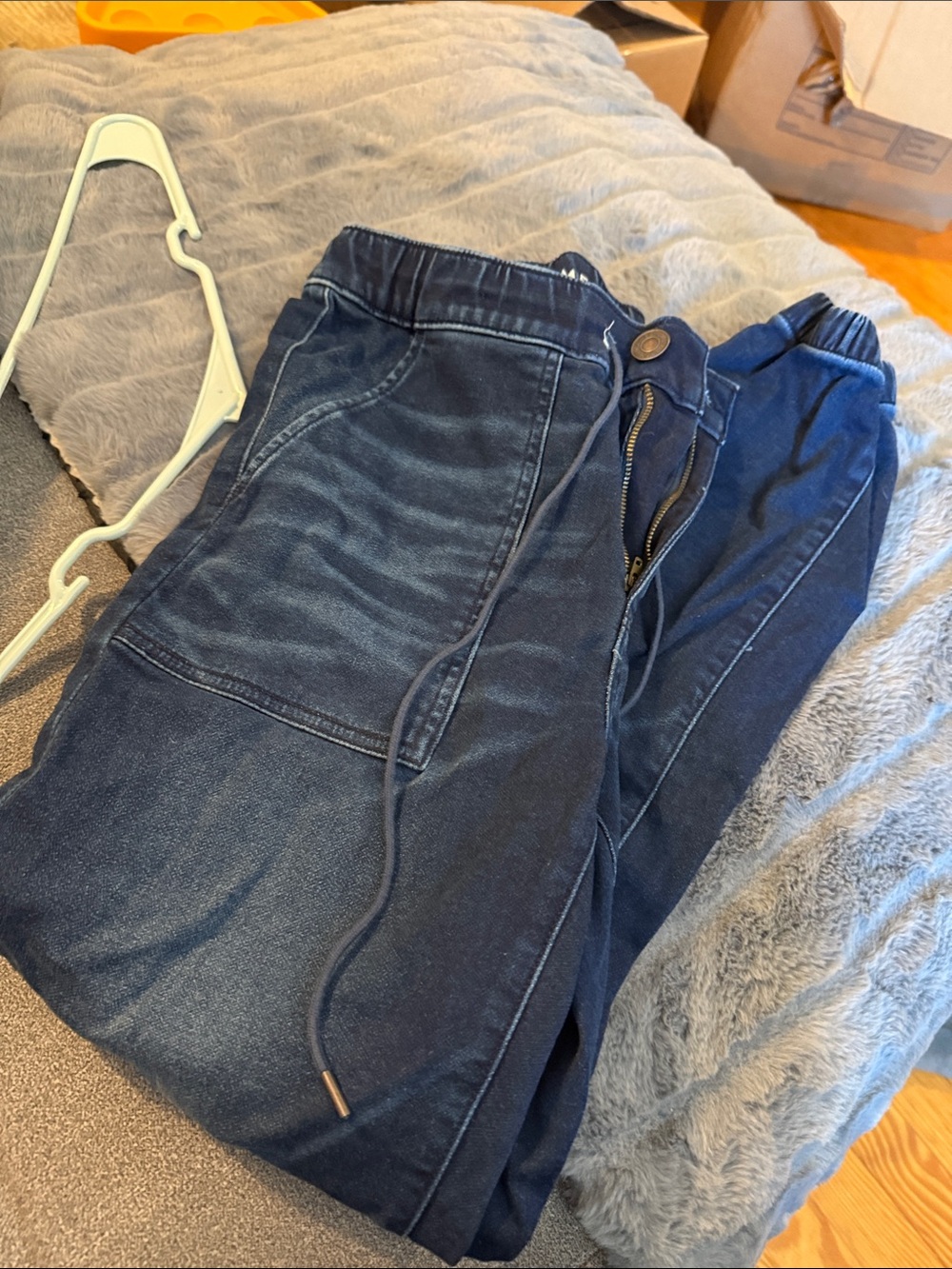 American Eagle Outfitters Dark Blue Cropped Ankle Jeans